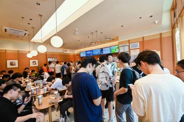 配资炒股交易平台 “五一”出游热带火新茶饮消费，部分门店销量增30倍